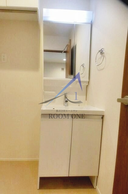 レジデンス西尾久の洗面所|独立洗面台です。