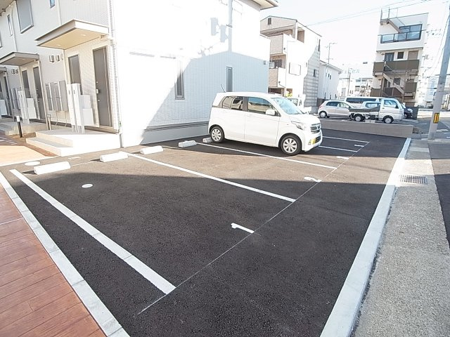 ハーバーコート神戸の駐車場|敷地内駐車場を完備しています