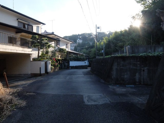 熱海市　伊豆山の前面道路含む現地写真