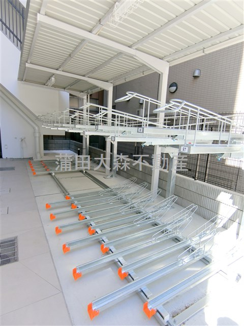 エスティメゾン大森のその他共用部分|屋根付きラック式の駐輪場　