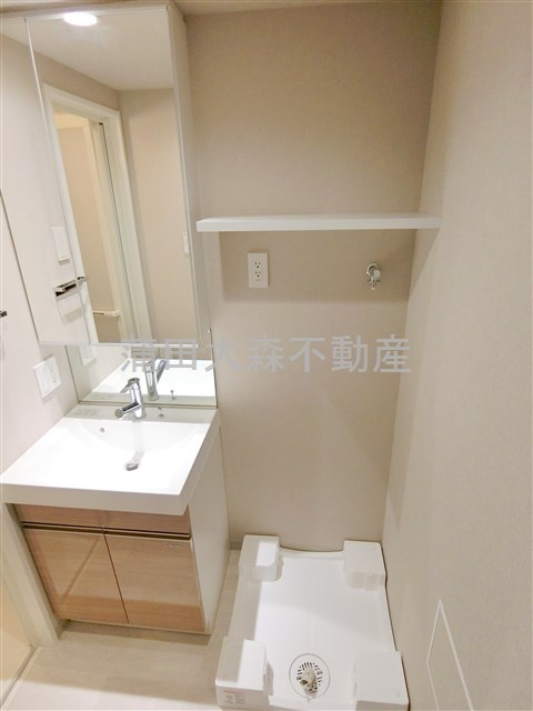 エスティメゾン大森の洗面所|洗面脱衣所　独立洗面台　棚付き洗濯機置き場