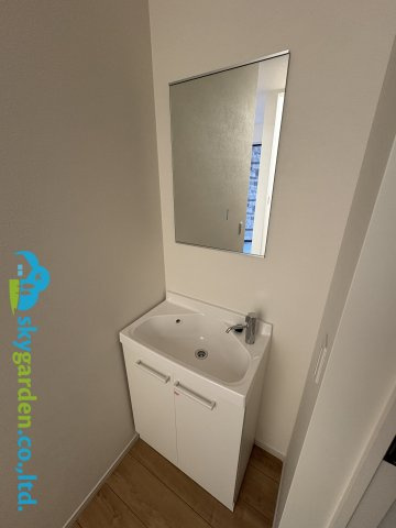 茅ヶ崎市矢畑2期　新築戸建　全5棟　4号棟の洗面所|玄関ホールに有る手洗い