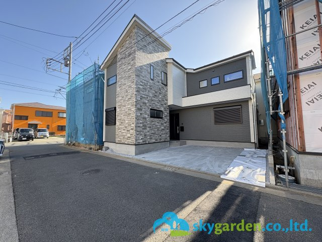 茅ヶ崎市矢畑2期　新築戸建　全5棟　4号棟の前面道路含む現地写真|車種により並列2台駐車可能