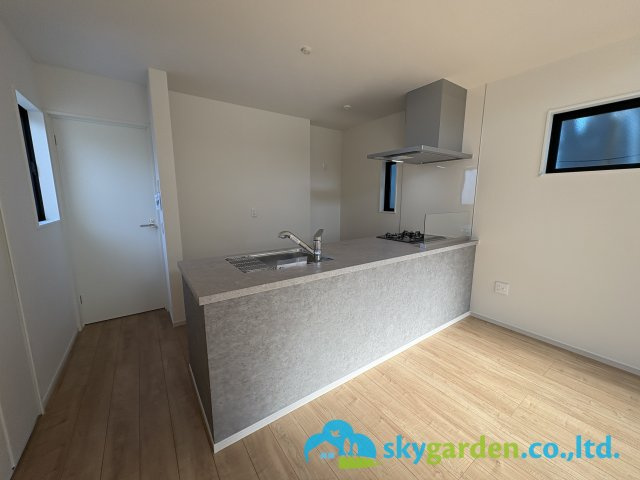 茅ヶ崎市矢畑2期　新築戸建　全5棟　4号棟のキッチン|会話がはずむ対面キッチン