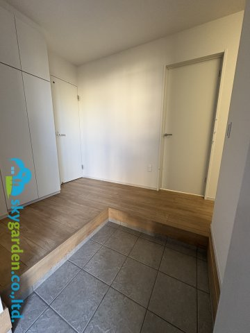 茅ヶ崎市矢畑2期　新築戸建　全5棟　4号棟の玄関|落ち着いた玄関です