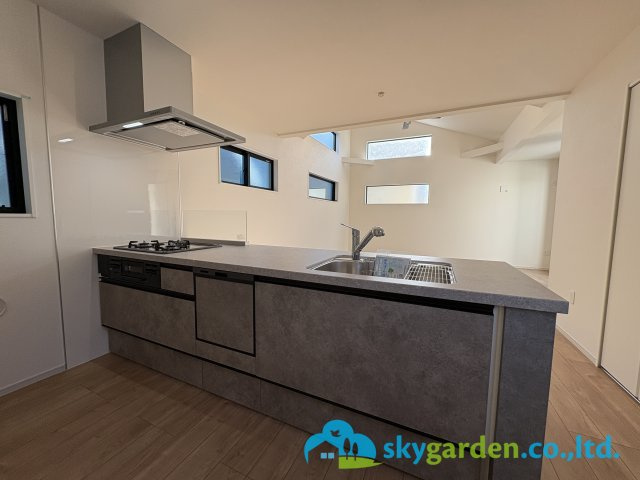 茅ヶ崎市矢畑2期　新築戸建　全5棟　4号棟のキッチン|視界良好の対面キッチンです