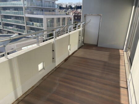 トゥトゥジャルダンはるひ野のバルコニー