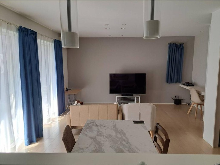 吉川市　美南5丁目　中古戸建の居間・リビング|こちらのリビングで趣味の時間をお楽しみください