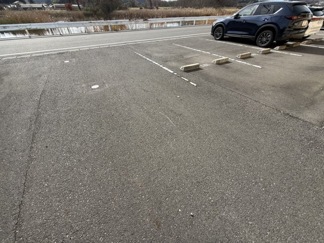 ドミール三輪台の駐車場