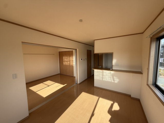 ドミール三輪台の居間・リビング