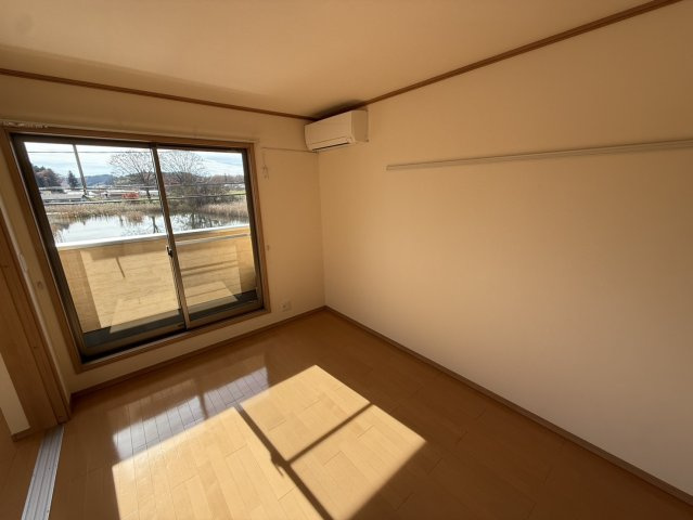 ドミール三輪台の居間・リビング