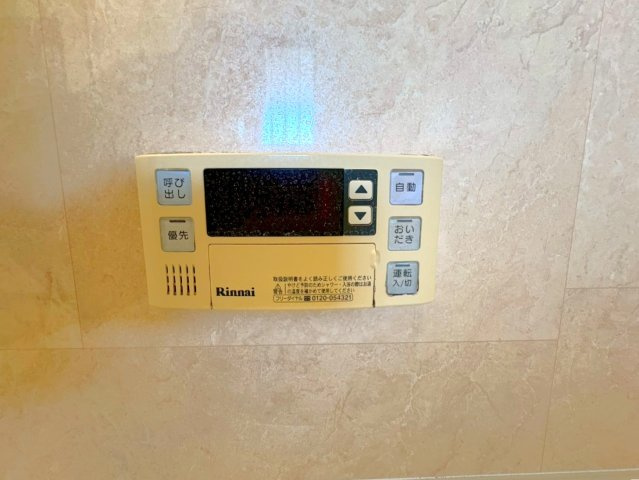 カーポート付き５ＤＫ◆ＪＲ奈良線＆京阪宇治線の２沿線利用可能◆宇治市五ヶ庄折坂の浴室|浴室リモコン