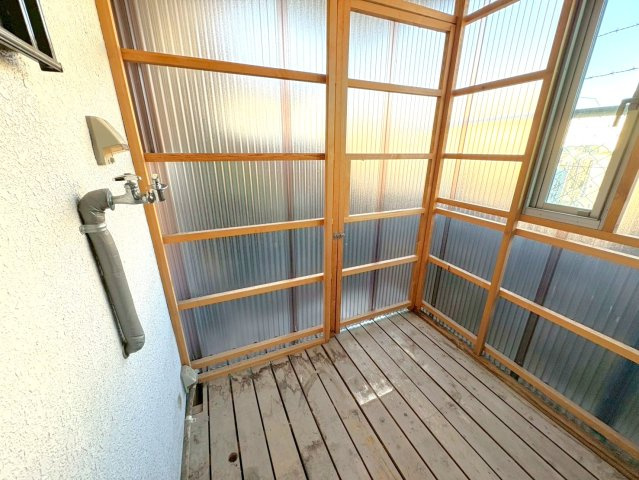 カーポート付き５ＤＫ◆ＪＲ奈良線＆京阪宇治線の２沿線利用可能◆宇治市五ヶ庄折坂のバルコニー|バルコニー＆洗濯機置き場