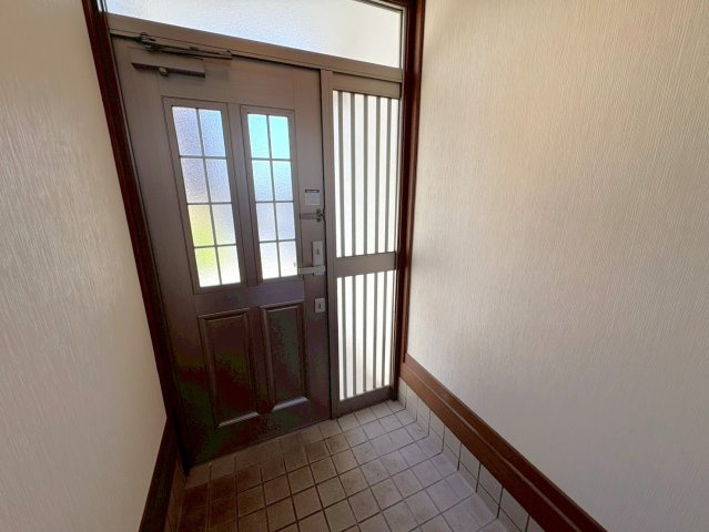 カーポート付き５ＤＫ◆ＪＲ奈良線＆京阪宇治線の２沿線利用可能◆宇治市五ヶ庄折坂の玄関|玄関