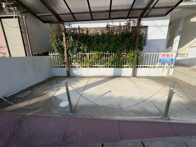 カーポート付き５ＤＫ◆ＪＲ奈良線＆京阪宇治線の２沿線利用可能◆宇治市五ヶ庄折坂の駐車場|駐車スペース