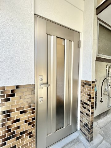 高知市丸池町　中古戸建の玄関