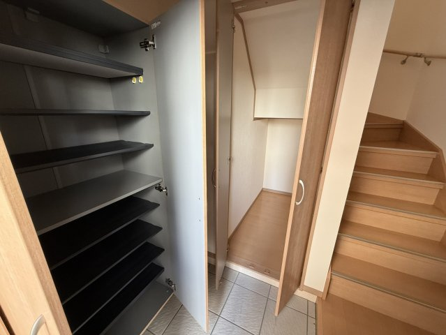 ドミール三輪台の玄関