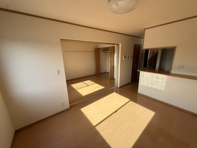 ドミール三輪台の居間・リビング