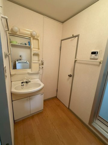 ターミナルマンション朝日プラザ堺の独立洗面台