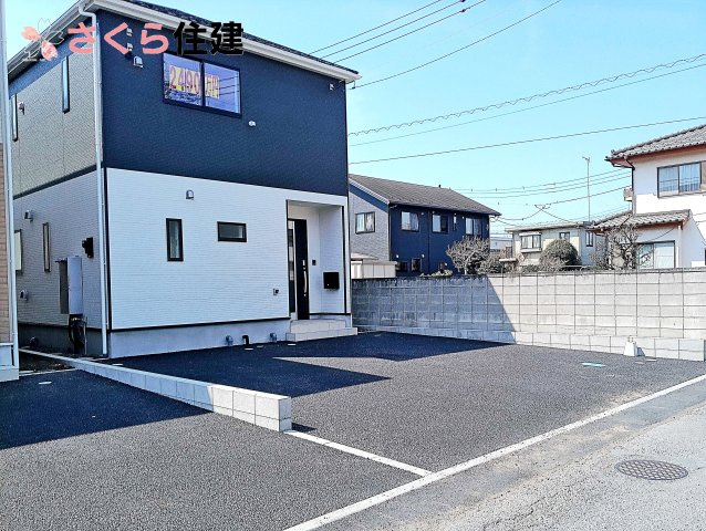 クレイドルガーデン鹿沼市東町　第5　1号棟の前面道路含む現地写真|駐車場は並列で2台駐車が可能です◎