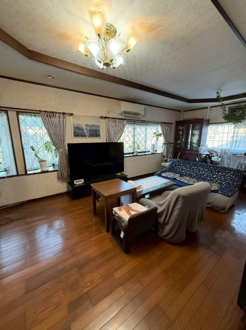 下鴨南茶ノ木町　戸建の居間・リビング