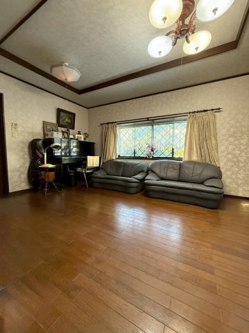 下鴨南茶ノ木町　戸建の居間・リビング