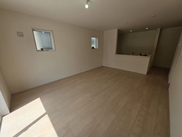 リーブルガーデン．S　鴻巣市鴻巣第２　の居間・リビング|１号棟現地リビング（2026年04月20日）撮影