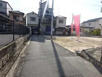 広島市南区丹那町　新築一戸建て(全2棟)の前面道路含む現地写真
