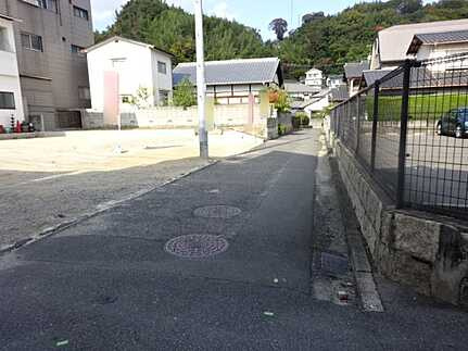 広島市南区丹那町　新築一戸建て(全2棟)の前面道路含む現地写真