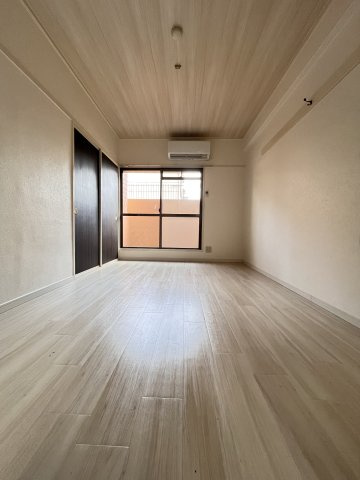 大阪市都島区都島中通１丁目の賃貸マンションの居間・リビング