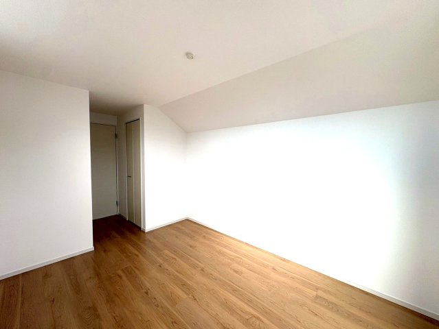 ◆２階リビング広々１８帖◆２沿線以上利用可能◆ＷＩＣ付き◆周辺環境充実◆山科区御陵荒巻町の洋室|洋室