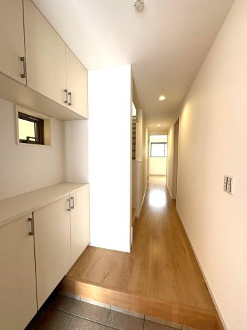 ◆２階リビング広々１８帖◆２沿線以上利用可能◆ＷＩＣ付き◆周辺環境充実◆山科区御陵荒巻町の玄関|玄関