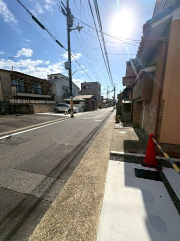 ◆２階リビング広々１８帖◆２沿線以上利用可能◆ＷＩＣ付き◆周辺環境充実◆山科区御陵荒巻町の前面道路含む現地写真|前道