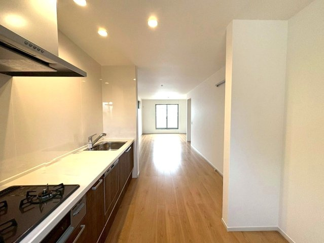 ◆２階リビング広々１８帖◆２沿線以上利用可能◆ＷＩＣ付き◆周辺環境充実◆山科区御陵荒巻町の居間・リビング|リビング