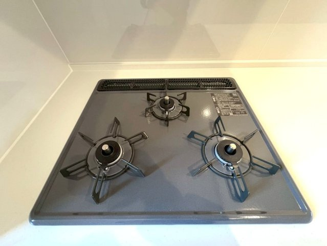 ◆２階リビング広々１８帖◆２沿線以上利用可能◆ＷＩＣ付き◆周辺環境充実◆山科区御陵荒巻町のキッチン|コンロ