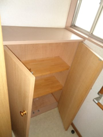笹目6丁目ハウスのトイレ|トイレ内収納になります。