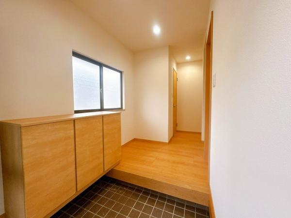 岡山市南区芳泉4丁目　リフォーム済み　中古住宅【仲介手数料無料】の玄関