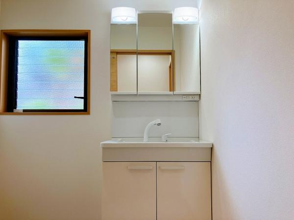 岡山市南区芳泉4丁目　リフォーム済み　中古住宅【仲介手数料無料】の独立洗面台