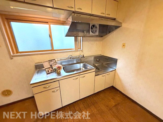 【キッチン】 | 中山五月台住宅８号棟 | シンプルキッチンです♪シンク前には窓も有ります！