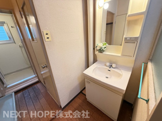 【独立洗面台】 | 中山五月台住宅８号棟 | 洗面化粧台です♪朝の身支度もゆっくりできますね！