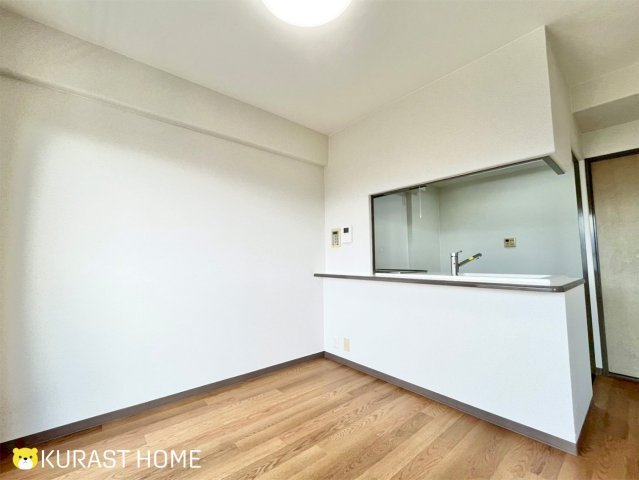 コスモワンダータウン　5階の居間・リビング