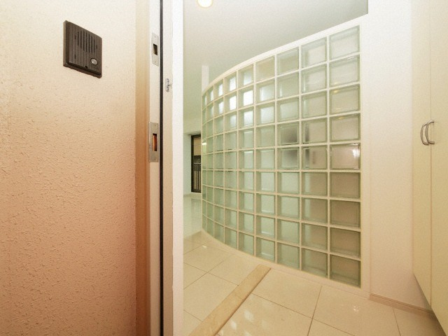 ソーレブリアンテの玄関