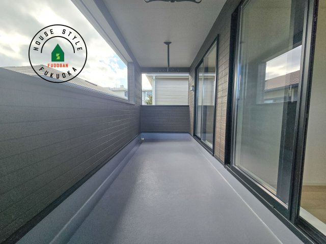 福岡市南区西長住1丁目第4-2棟（2号棟）のバルコニー|バルコニーに自分のこだわりをもたせる。120％自由自在のバルコニー。もちろんお洗濯物を干す、ゴミを一時保管するなどもおまかせください。バルコニーを多目的スペースとして考えてみましょう。