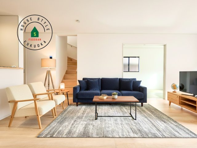 福岡市南区西長住1丁目第4-2棟（2号棟）の居間・リビング|明るく開放的なリビングダイニングは豊かな陽光が注ぎ込み、やすらぎの空間を演出してくれます。ご家族で楽しいひとときをお過ごし下さい。※家具はCGを合成したものです。