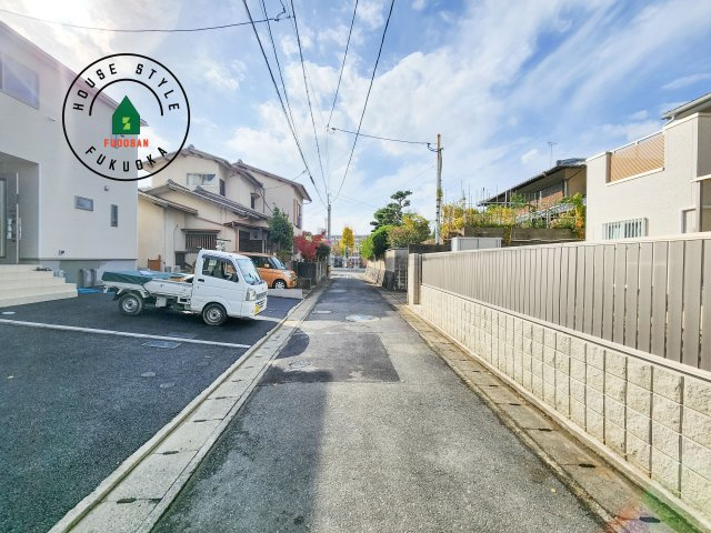 福岡市南区西長住1丁目第4-2棟（2号棟）の前面道路含む現地写真|前面道路です。

