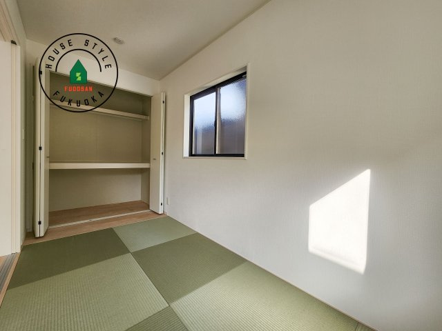 福岡市南区西長住1丁目第4-2棟（2号棟）の和室|和室を上手に活用すると暮らし方の幅が広がります。例えば普段は開け放して、子供の小さいうちはお昼寝や遊びのスペースに。畳はソフトなので転んでもケガをしにくく安心です