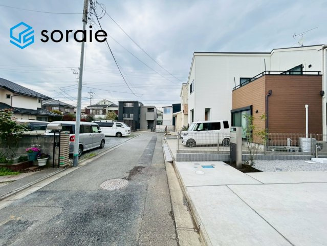 川越市大塚2丁目全2棟　新築戸建の前面道路含む現地写真|4月10日撮影