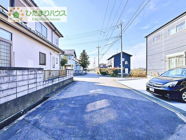 【前面道路含む現地写真】 | つくば市安食第1　新築戸建　1号棟 | 前面道路幅6ｍ☆車の出入りもラクラクできちゃいます(^^♪