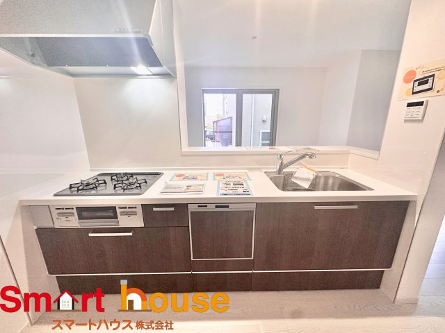 【キッチン】 | 相模原市南区相南　新築1棟 | ダイニングからワークスペースを見渡せる、見せるキッチン。ダイニングとの空間のつながりが、スペースのゆとりを生み出します♪