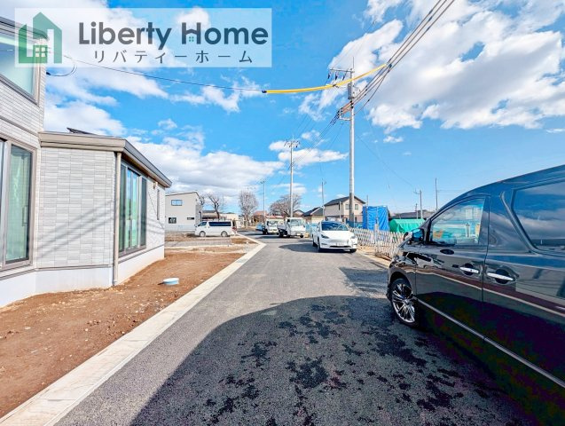 土浦市西根南第1期　新築戸建　2号棟の前面道路含む現地写真